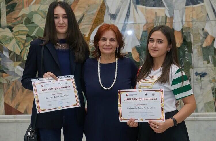 Алина Каблахова и Лиана Кармова – дипломанты конкурса «Билингва»