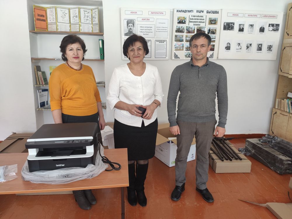 Эльбурганская школа получила мебель от АНО «Алашара»