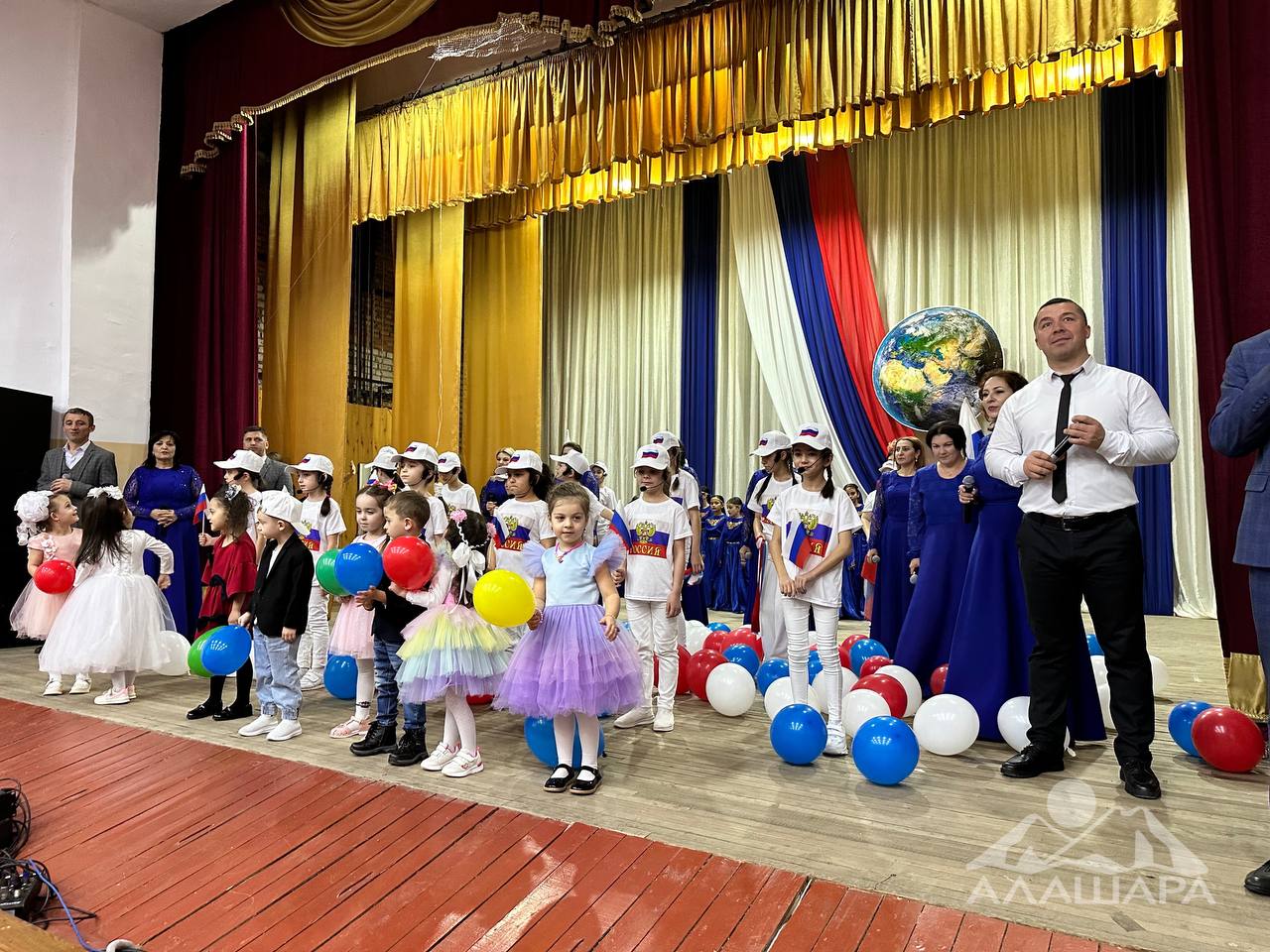 В Инжич-Чукуне прошел отчетный концерт артистов Абазинского района